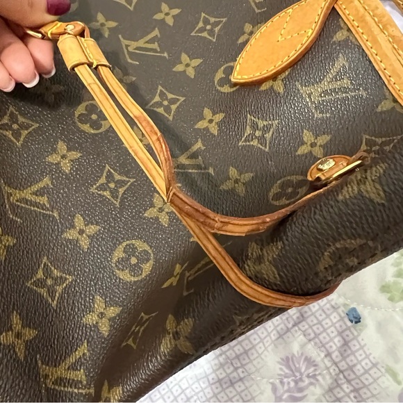 Louis Vuitton Neverfull Tote Bag - Picture 8 of 10